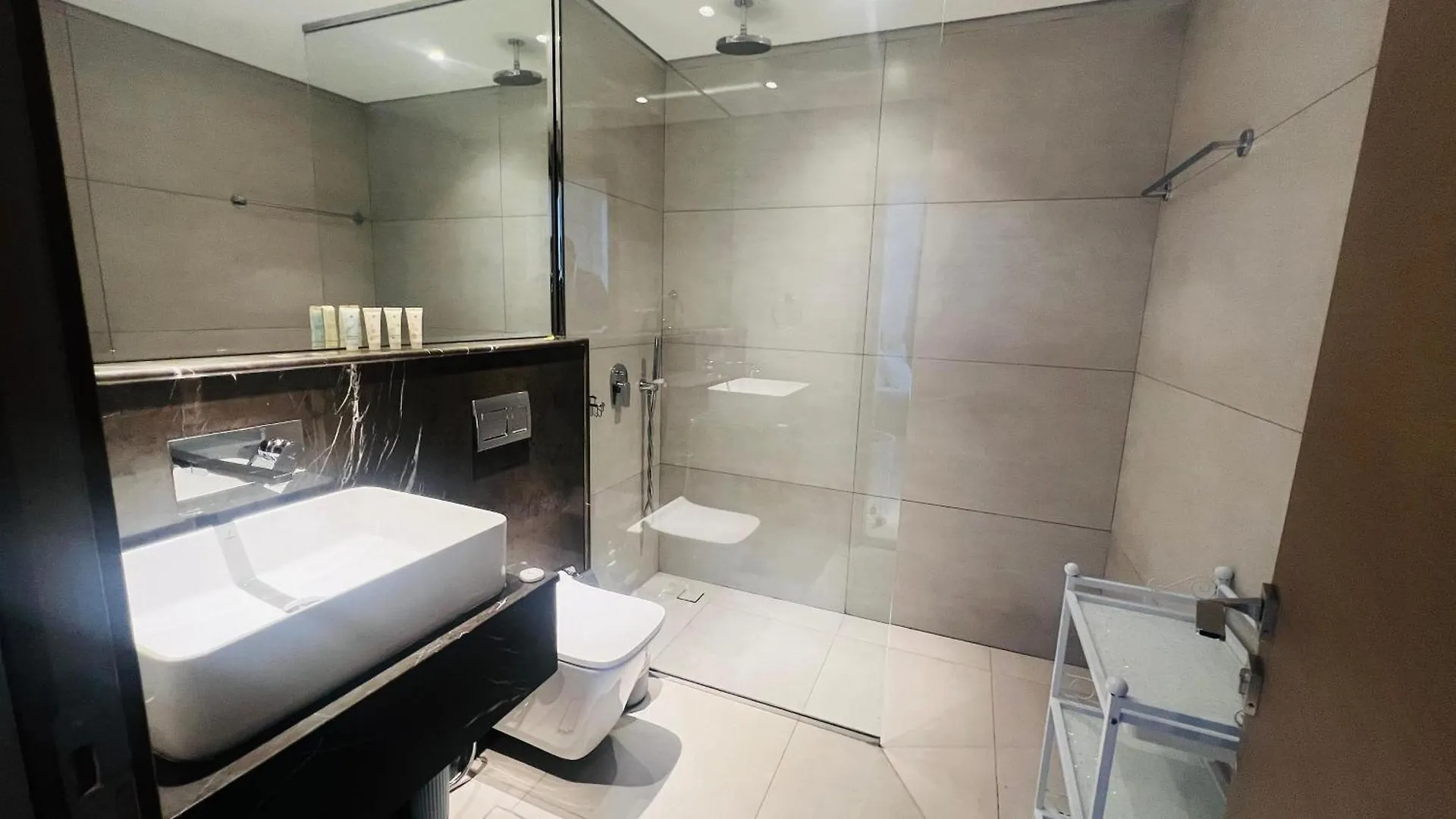 Stylish 1 Bedroom Apartment In Jvc Close To Mall 29 Mins To Trade Fair Dubai